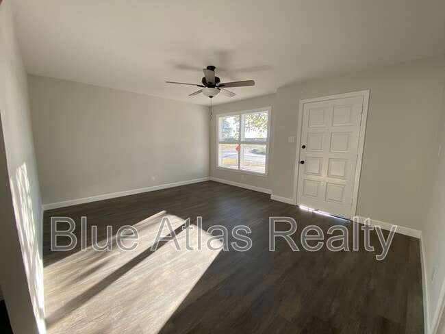 Building Photo - 1303 College St