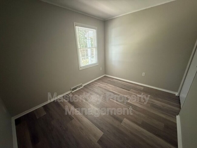 Building Photo - 223 Byrum St