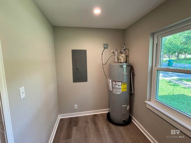 Building Photo - 208 Marcella Ave