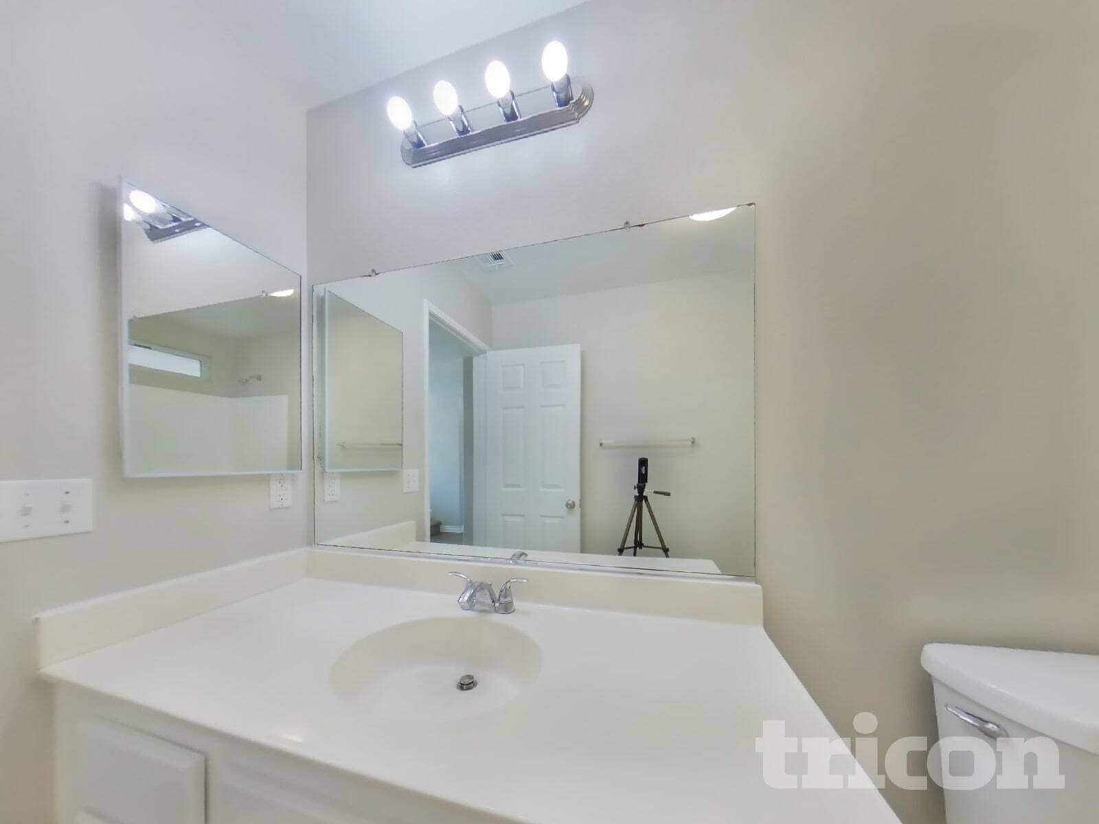 Building Photo - 9379 Dragon Tree Dr