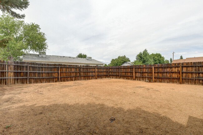 Building Photo - 6284 N Buckboard Dr