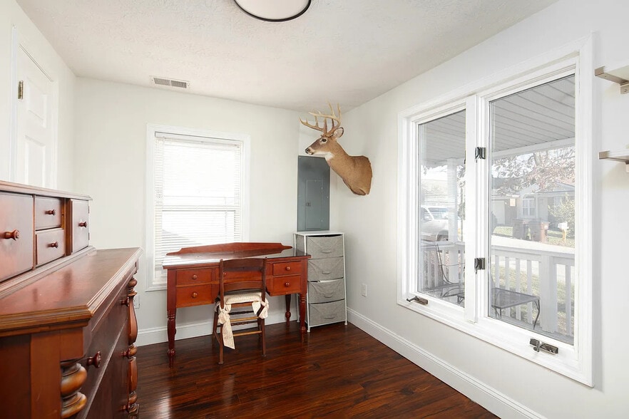 Building Photo - 317 Douglas Ct