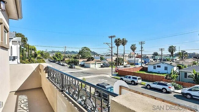 Building Photo - 5051 Savannah St