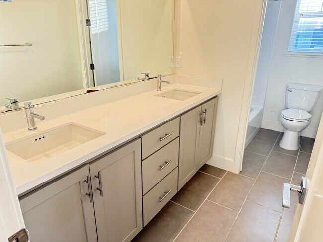 Building Photo - 1802 Paloma Ct