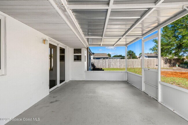 Building Photo - 1310 Mariposa Dr NE