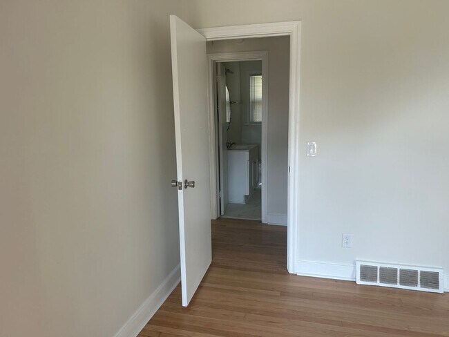 Building Photo - 3711 Kaiser Ave