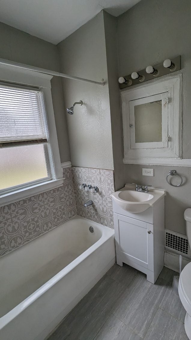 Building Photo - 536 Holbrook St