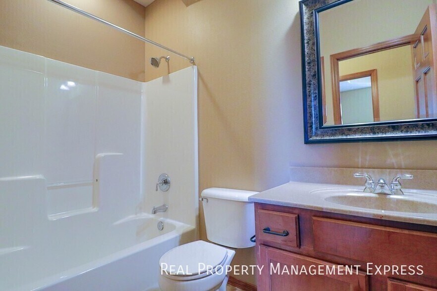 Building Photo - 7905 S Grass Creek Dr