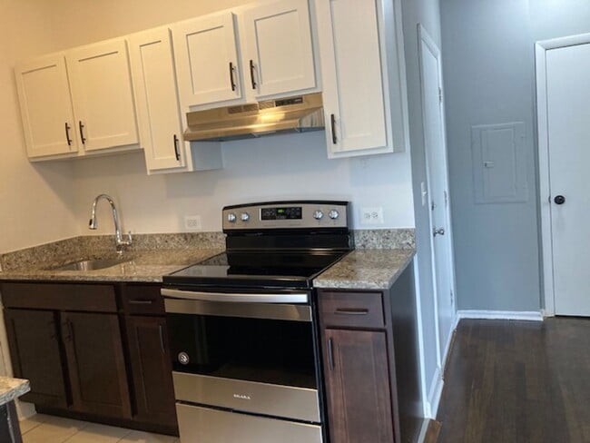 Building Photo - East Rogers Park One Bedroom *Income Guidelines Apply*