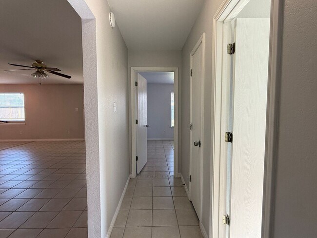 Building Photo - 1820 Fleetwood Dr