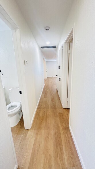 Building Photo - 2811 E 11th St