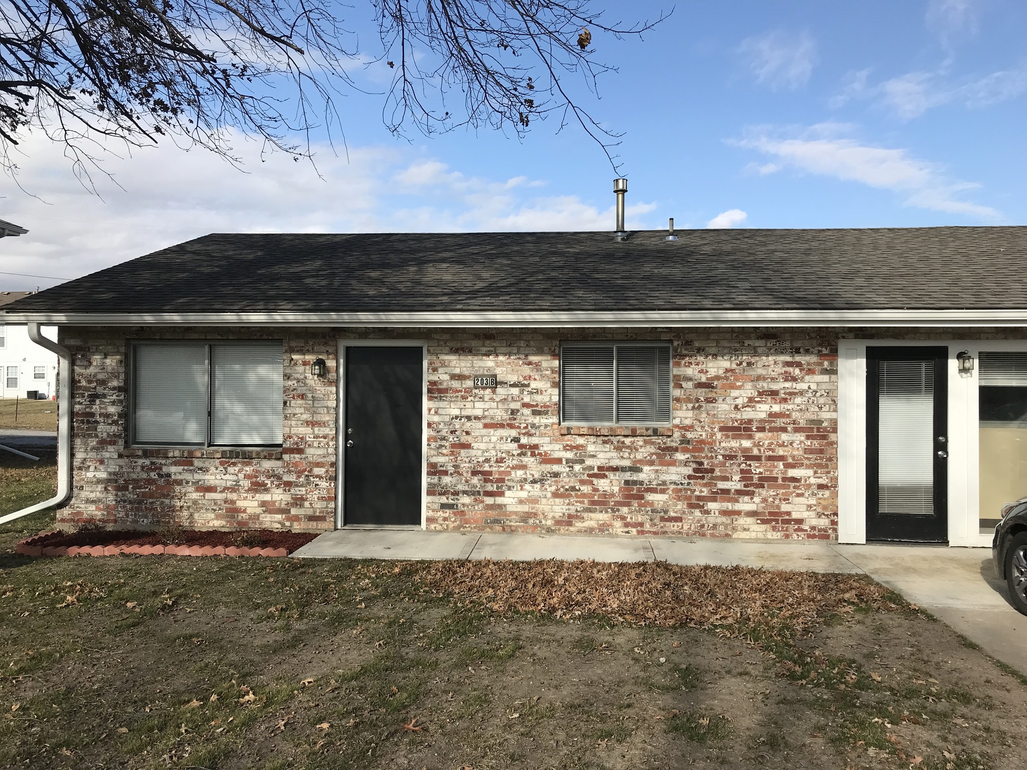 Building Photo - 203 Shari Dr