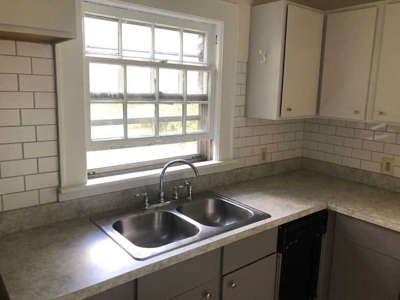 Building Photo - 1002 4th Street Dr NW