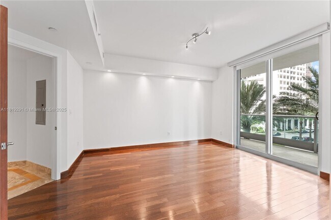 Building Photo - 1331 Brickell Bay Dr
