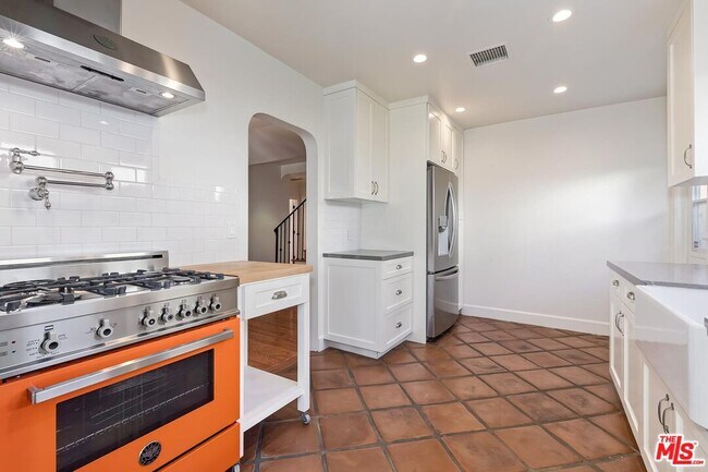 Building Photo - 503 N Vista St