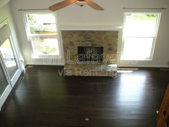 Building Photo - 210 Windy Hill Dr