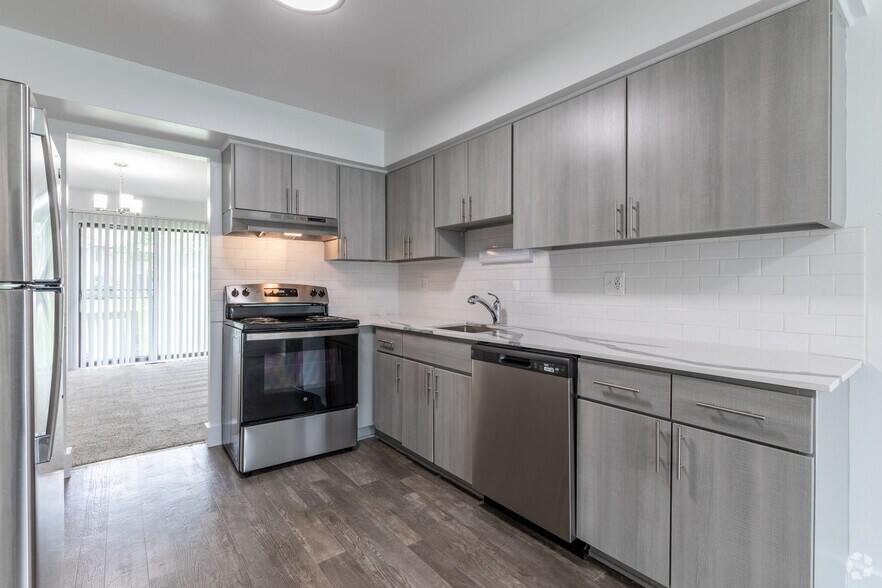 Edge At Farmington Hills Farmington Hill... 29925 Summit Dr