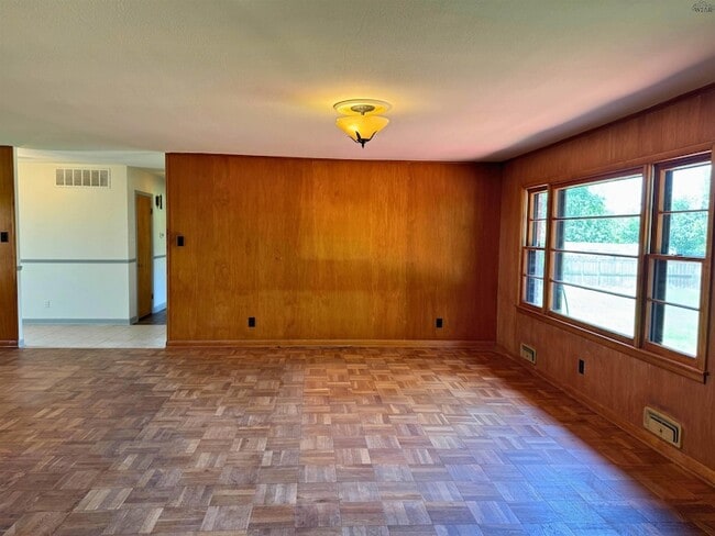 Building Photo - 4115 Rivercrest Dr