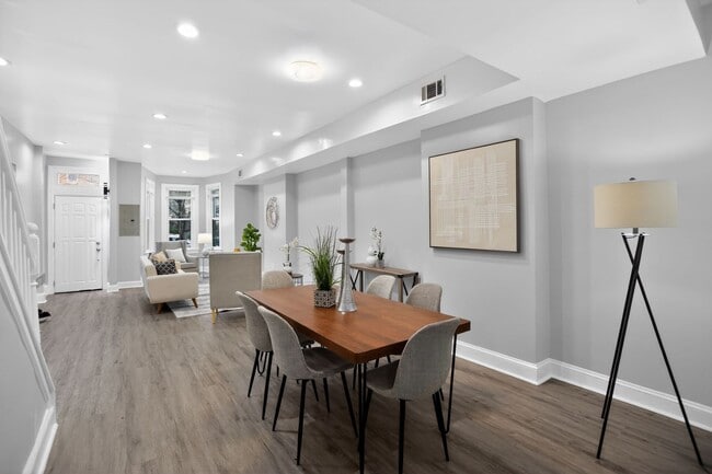 Building Photo - wonderful 3BR 1.5 Bath in the H st Corridor