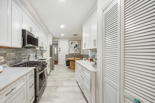 Building Photo - 135 Van Horne St