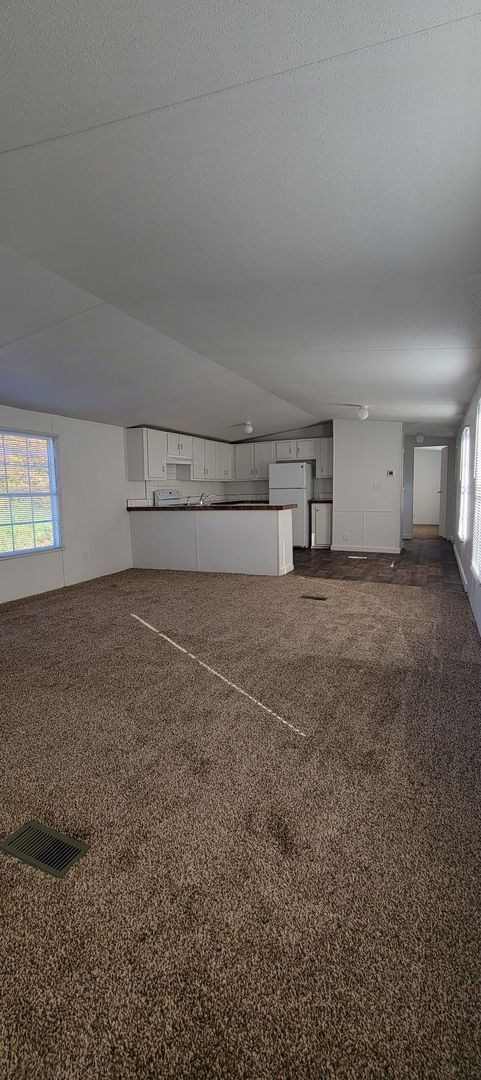 Building Photo - Ready to Move in