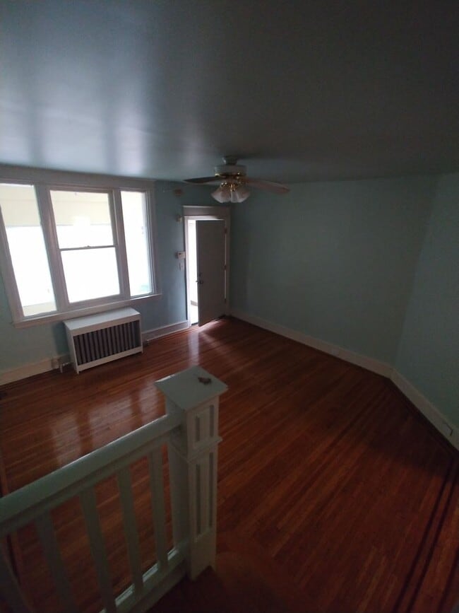Building Photo - Modern & Comfortable Lawncrest home-North ...