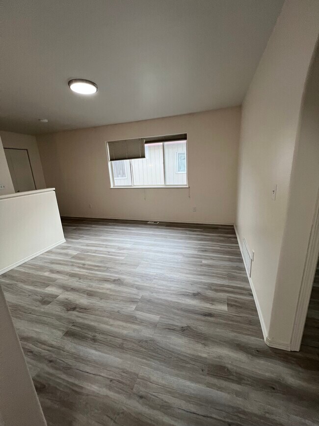 Building Photo - 6641 Desiree Loop