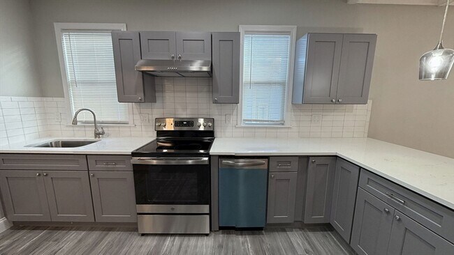 Building Photo - 50 Lithgow St