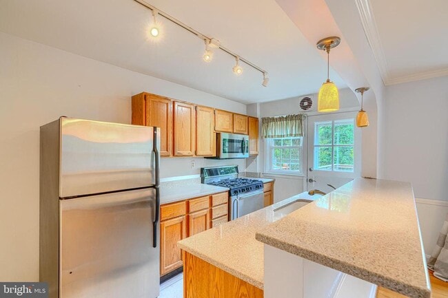 Building Photo - 372 Old Trail