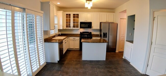 Building Photo - 564 Woods Creek Ln