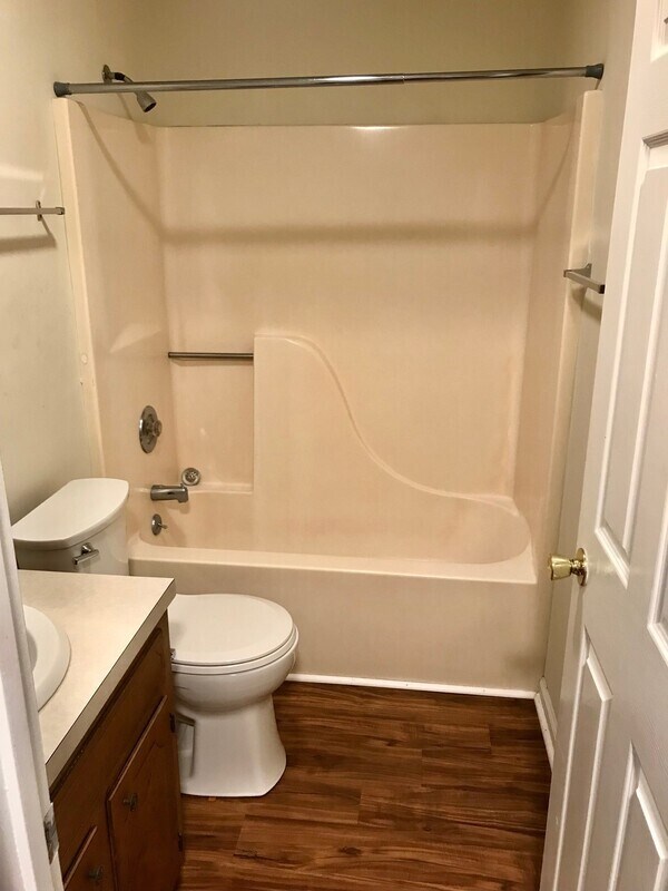 Building Photo - 1442 Riverview Rd