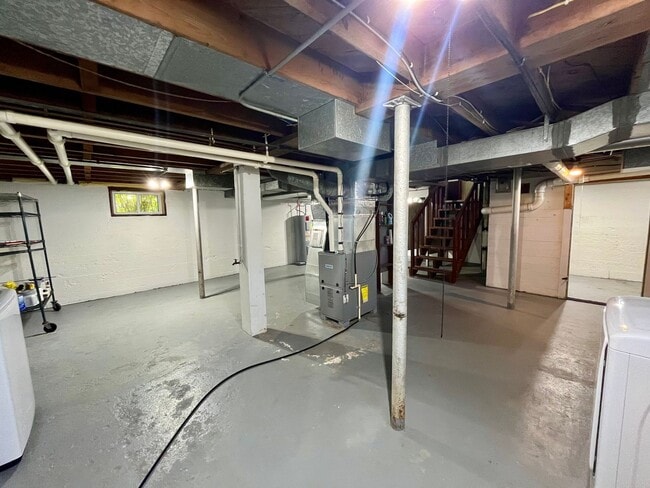 Building Photo - Large 3 Bed 2 Bath Single Family Home in M...