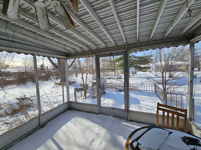 Building Photo - Come see your new home!