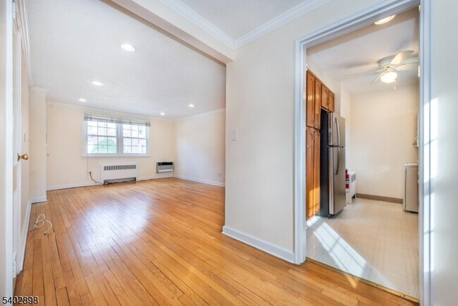 Building Photo - 445 Morris Ave