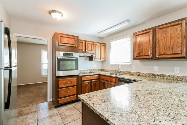 Building Photo - 5 Shining Rock Dr