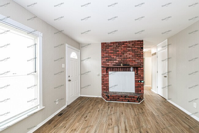 Building Photo - 12422 Pizarro Dr