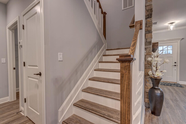 Building Photo - 124 White Pine Ct