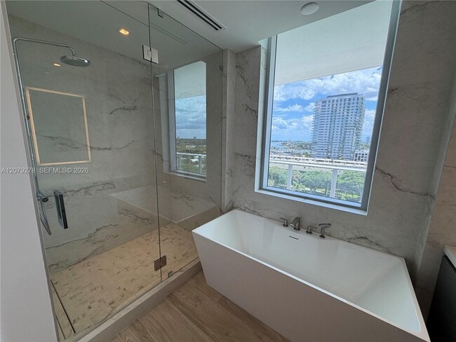 Building Photo - 4714 N Flagler Dr