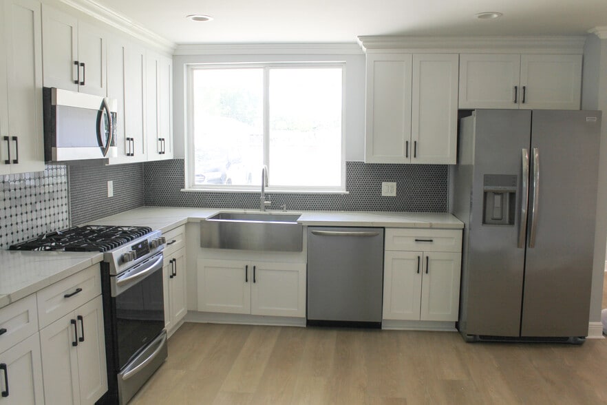 Building Photo - 2133 Generes Dr