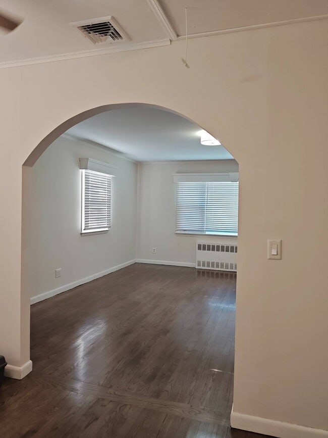 Building Photo - 2354 N Wading River Rd