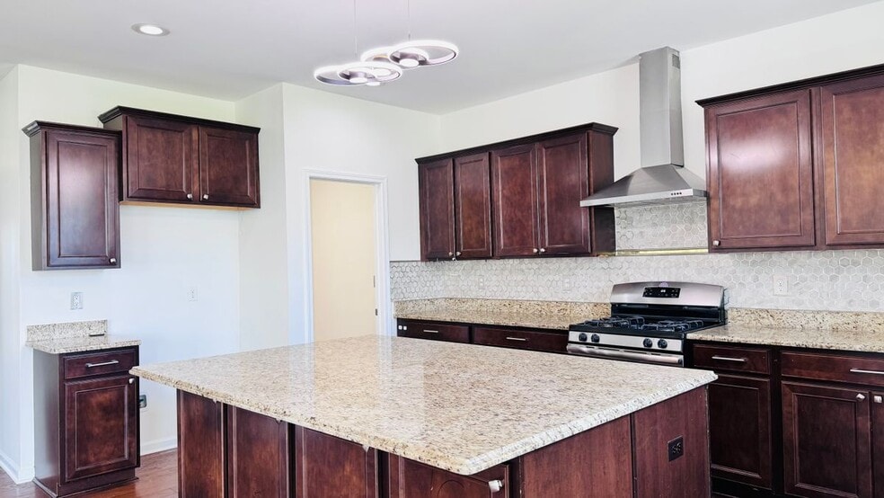 Building Photo - 912 Petersburg Dr