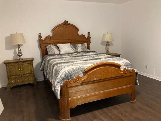 Building Photo - 2070 Yarmouth E