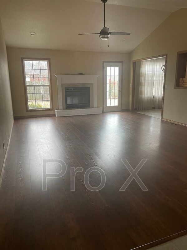 Building Photo - 808 Sheridan Ave