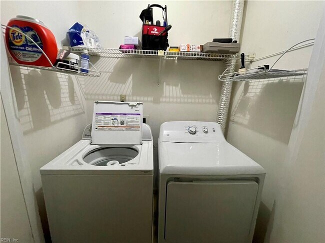 Building Photo - 2 Bedroom Chesapeake Bay Area Condo