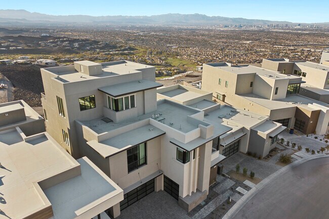 Building Photo - 577 Overlook Rim Dr