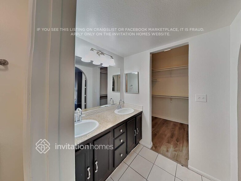 Building Photo - 11033 N 57th Dr