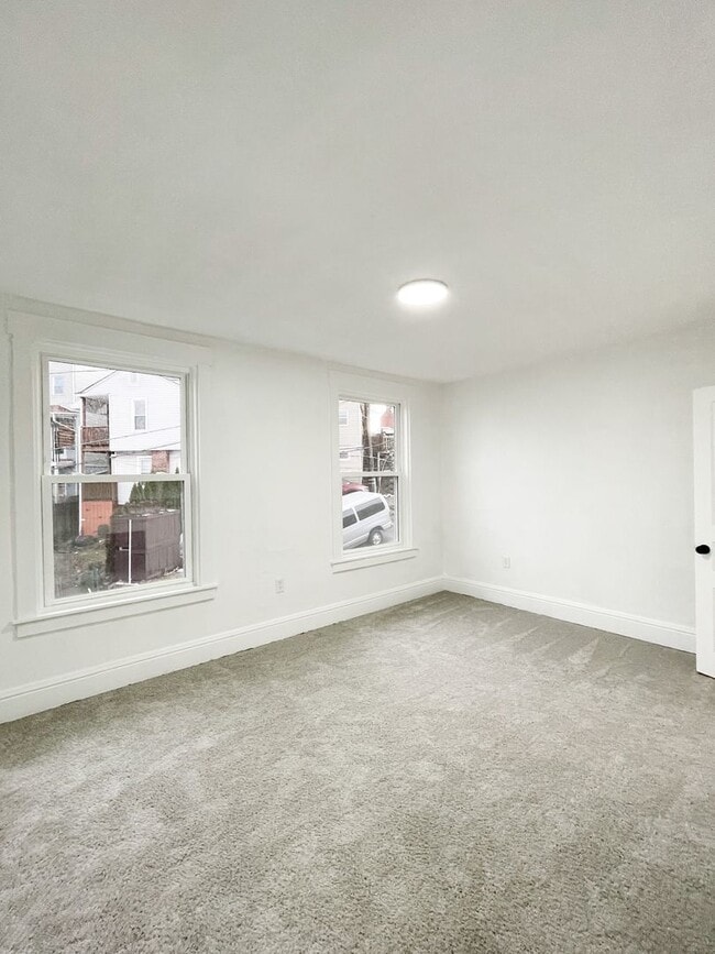 Building Photo - 949 Freeland St