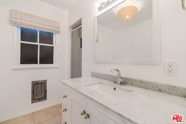 Building Photo - 574 N Almar Ave