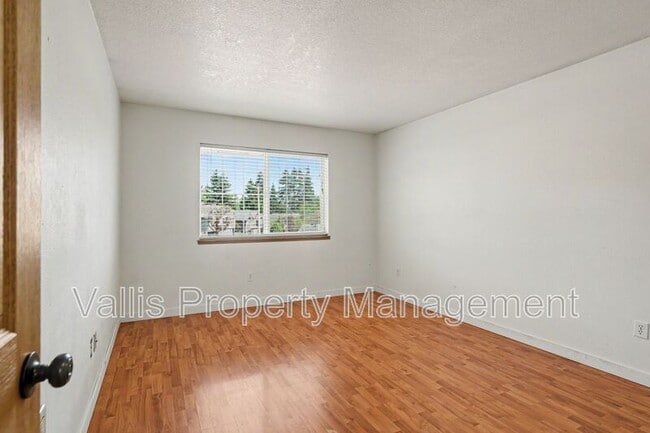 Building Photo - 5262 Springcrest Dr S