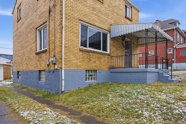 Building Photo - Newly renovated 3 bedroom all brick home in North Braddock!